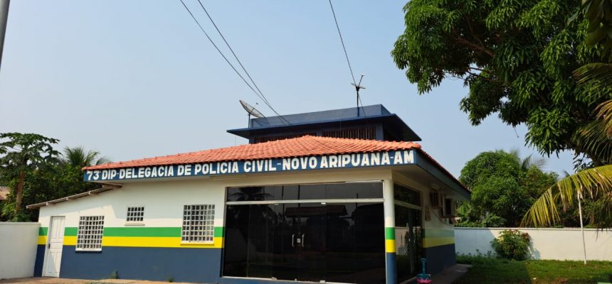 A Polícia Civil do Amazonas (PC-AM), por meio da 73ª Delegacia Interativa de Polícia (DIP) de Novo Aripuanã (a 227 quilômetros de Manaus), com o apoio da Polícia Militar do Amazonas (PMAM) e da Guarda Civil Municipal (GCM), prendeu em flagrante, na sexta-feira (07), Jeferson Campos Paes, 20, pelos crimes de furto qualificado e posse ilegal de arma de fogo de uso permitido. A prisão aconteceu no bairro Bolívia, na zona urbana do município.